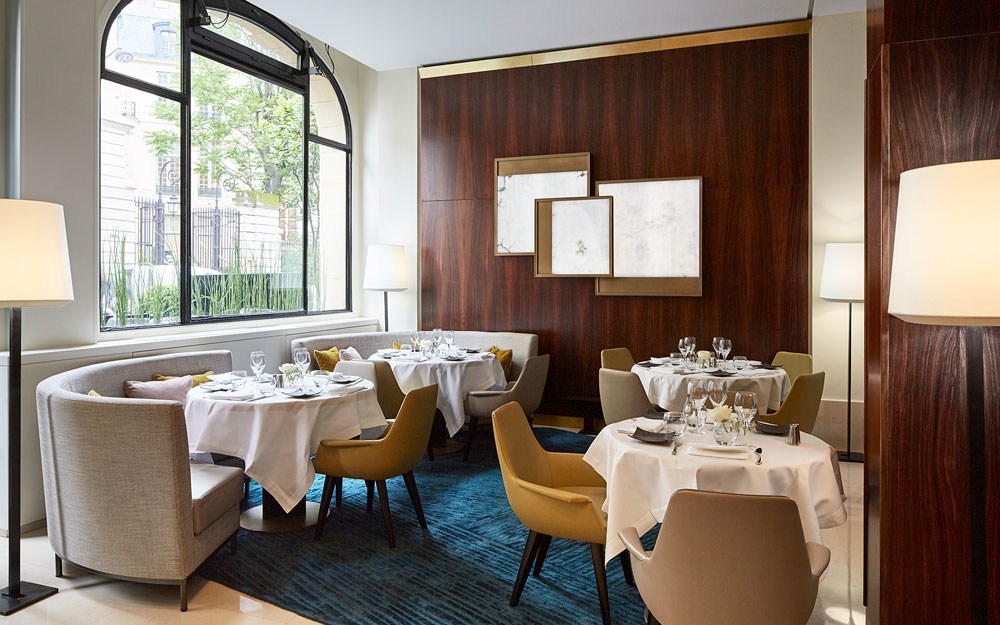 The restaurant of the Montalembert Hotel: a new chef whisks us through time