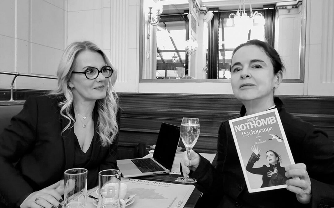 Carole Fernandez et Amélie Nothomb aux Deux Magots.